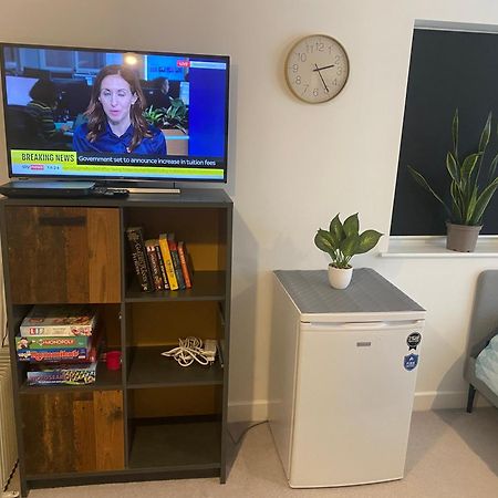 Very Large Double Room With Corner Sofa, Sky Tv, Netflix Etc, Fridge And Microwave Newhaven Exteriér fotografie