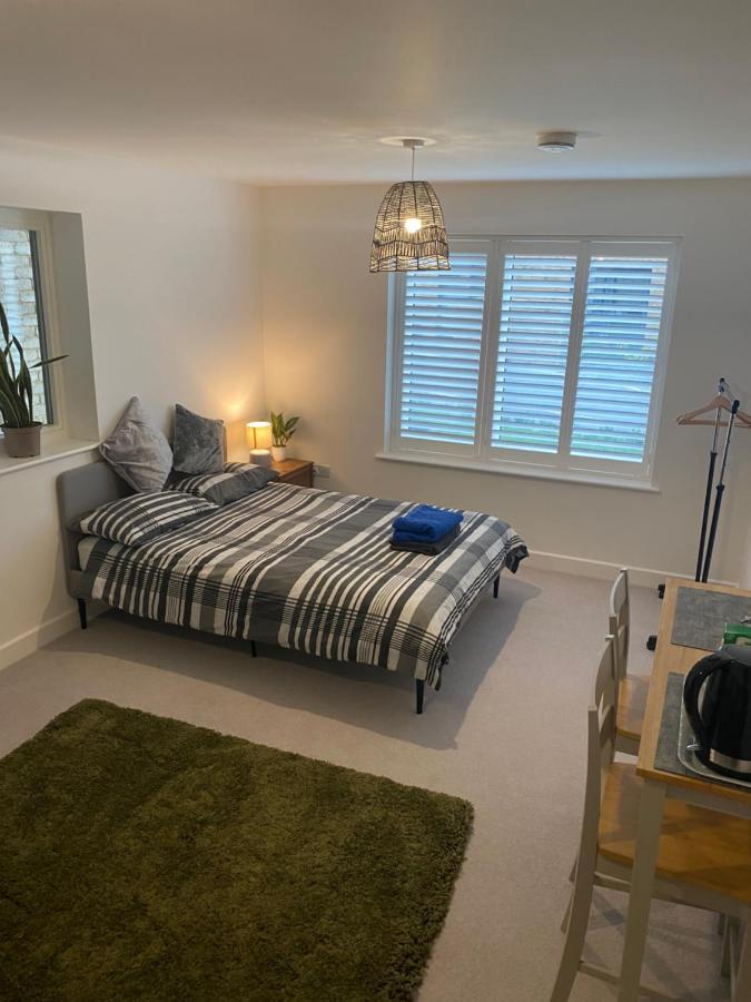 Very Large Double Room With Corner Sofa, Sky Tv, Netflix Etc, Fridge And Microwave Newhaven Exteriér fotografie