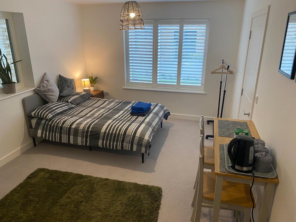 Very Large Double Room With Corner Sofa, Sky Tv, Netflix Etc, Fridge And Microwave Newhaven Exteriér fotografie