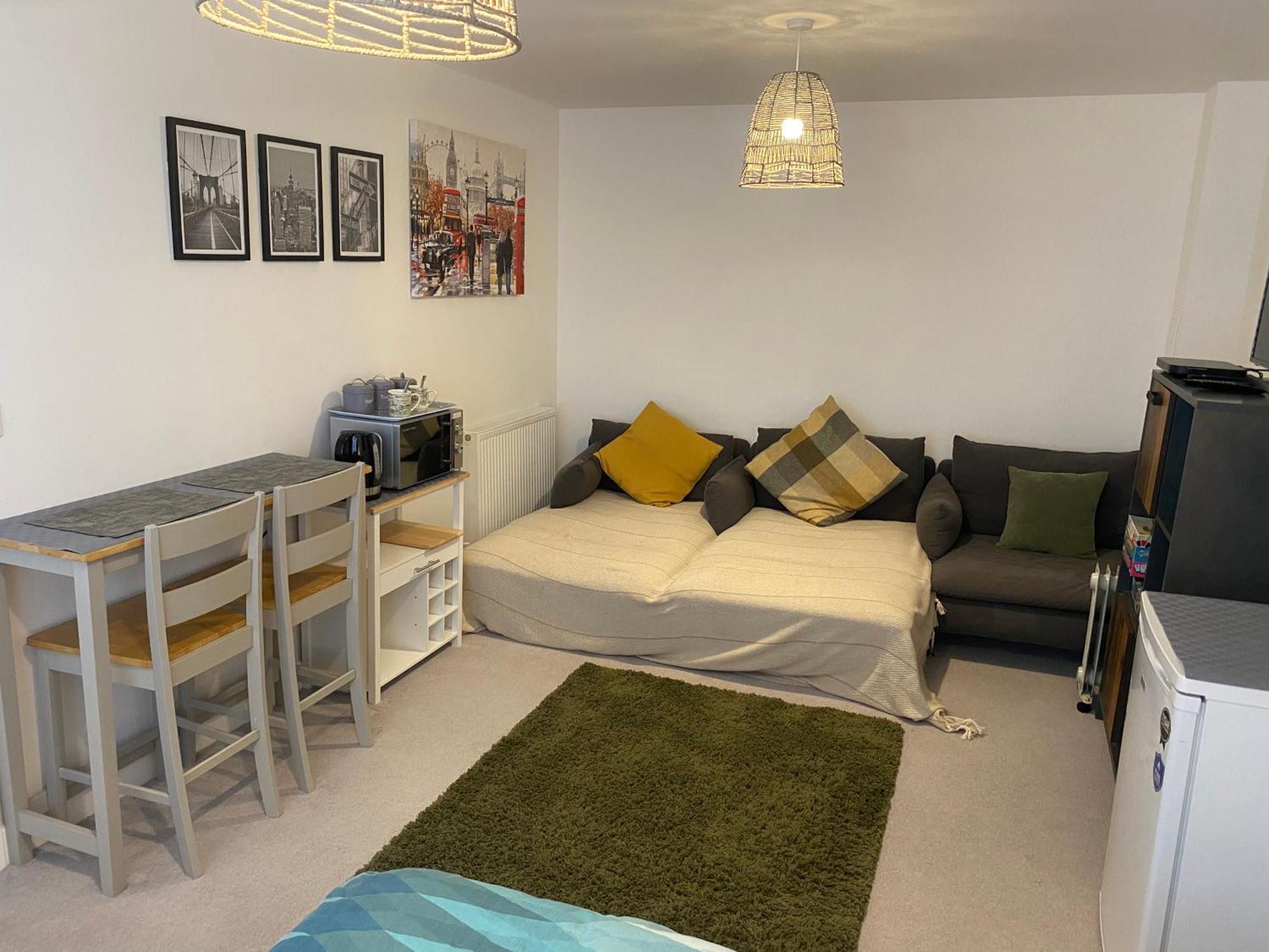 Very Large Double Room With Corner Sofa, Sky Tv, Netflix Etc, Fridge And Microwave Newhaven Exteriér fotografie