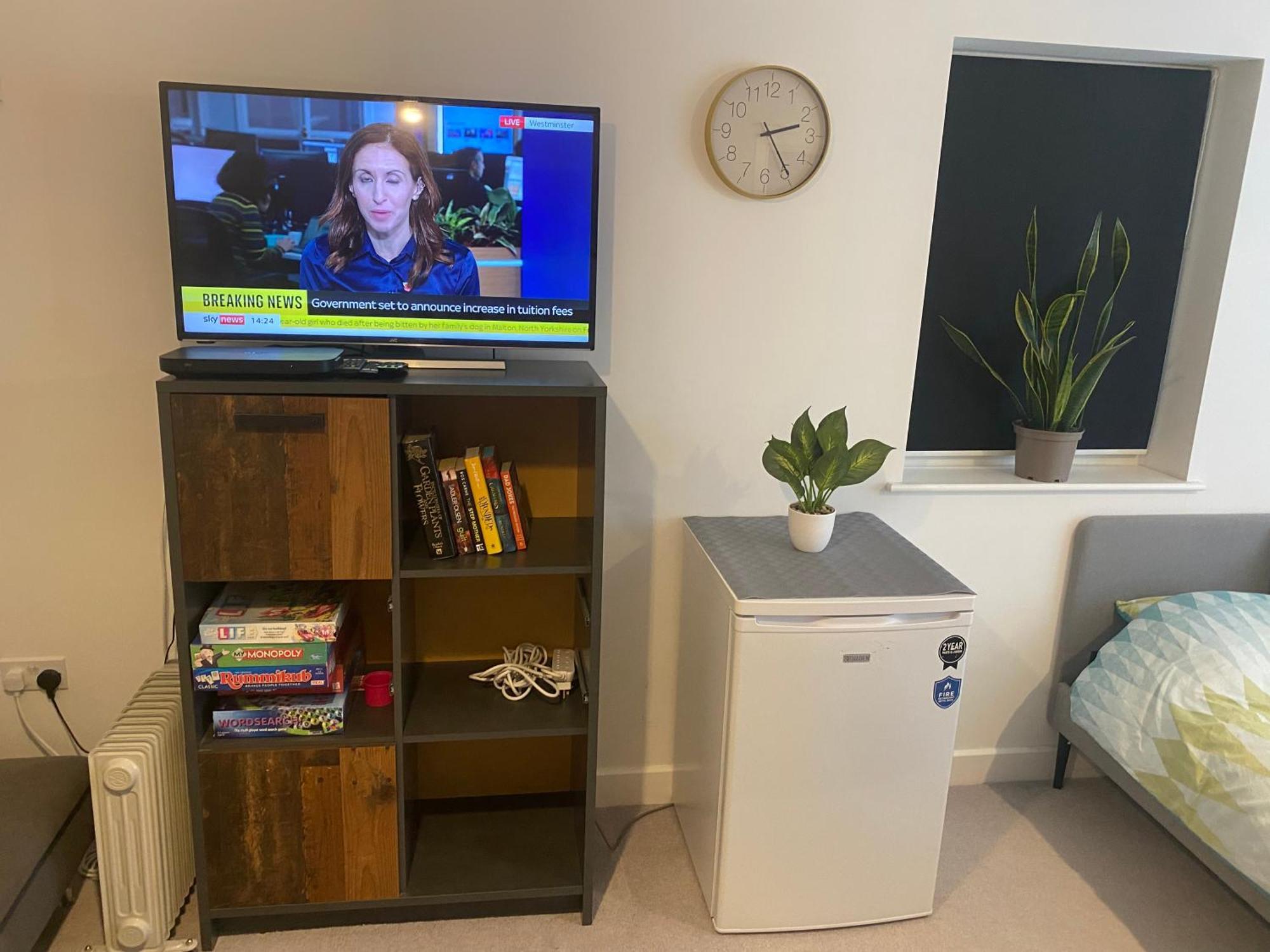 Very Large Double Room With Corner Sofa, Sky Tv, Netflix Etc, Fridge And Microwave Newhaven Exteriér fotografie